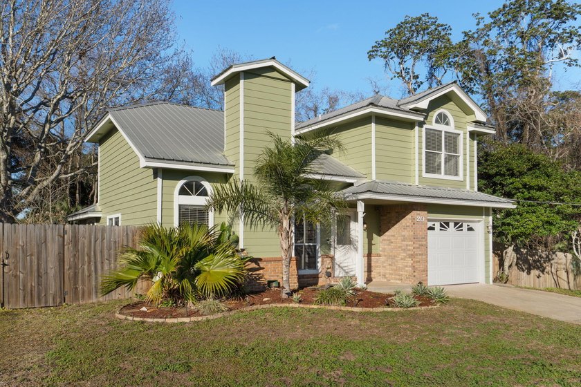 Located on one of Shalimar's established and desirable coastal - photo 2