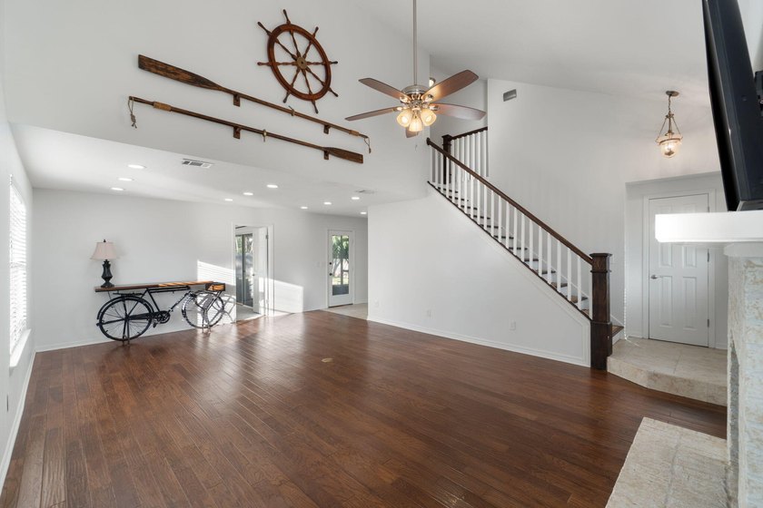 Located on one of Shalimar's established and desirable coastal - photo 8