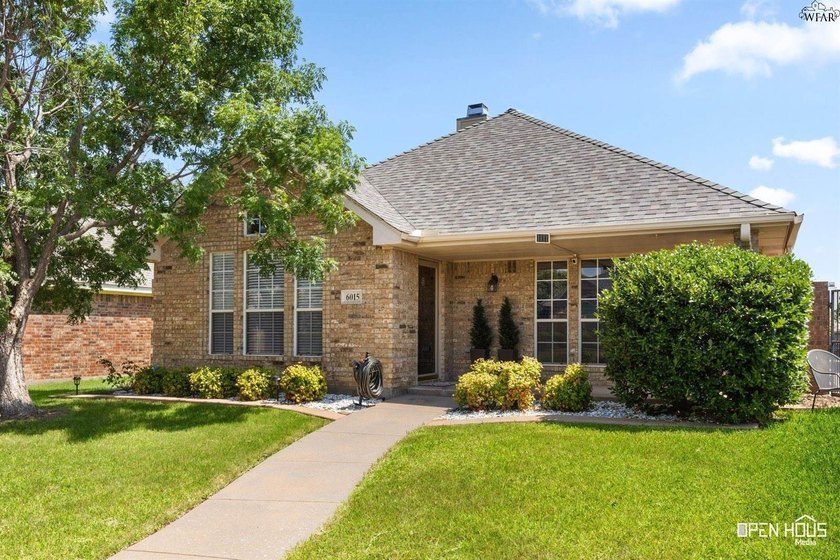 Low-maintenance living in southwest Wichita Falls! Open floor - photo 2