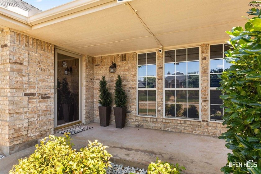 Low-maintenance living in southwest Wichita Falls! Open floor - photo 3