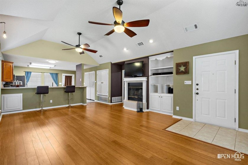 Low-maintenance living in southwest Wichita Falls! Open floor - photo 6