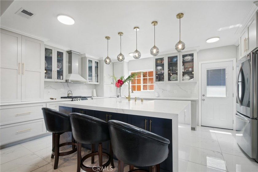 Style, space, and opportunity come together in this beautifully - photo 5