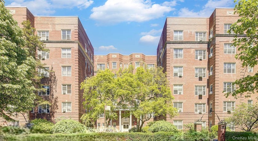 Welcome to this stunning 2-Bedroom, 1-Bath apartment in an - photo 2