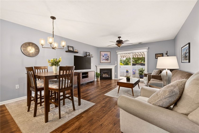 RARE OPPORTUNITY! Move-in ready, one-floor living in the heart - photo 7