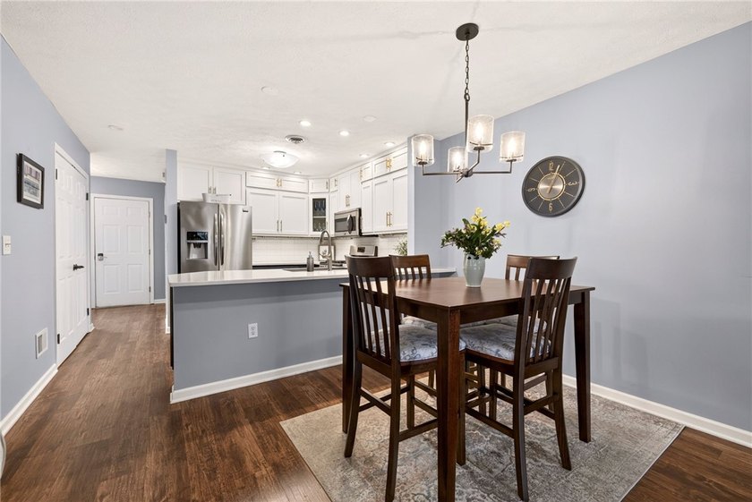 RARE OPPORTUNITY! Move-in ready, one-floor living in the heart - photo 8