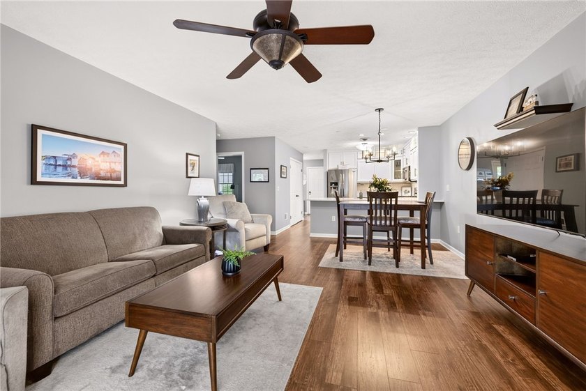 RARE OPPORTUNITY! Move-in ready, one-floor living in the heart - photo 10
