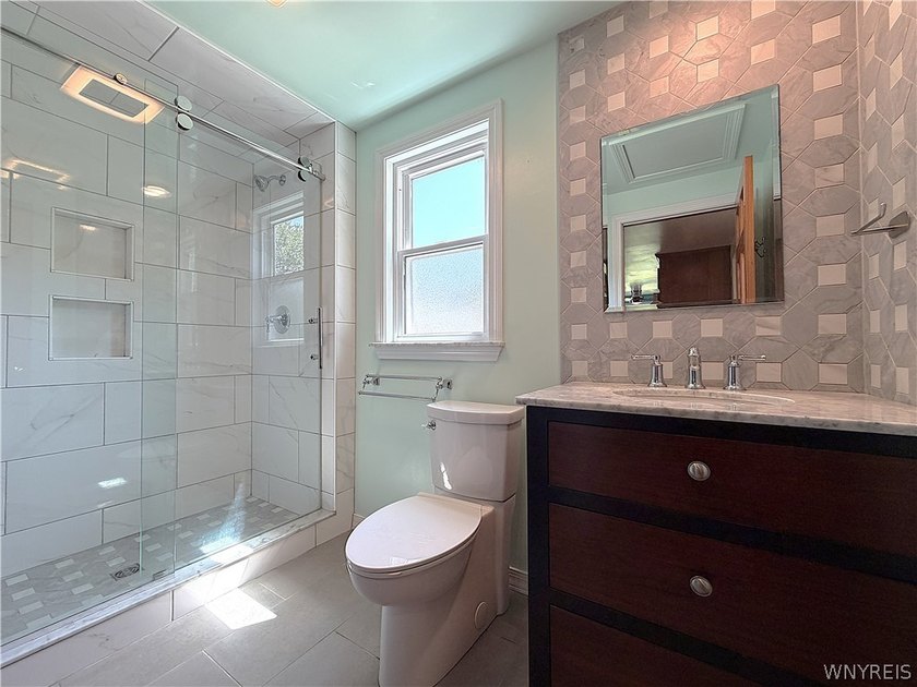 Welcome home to this charming Cape Cod nestled at the very end - photo 6