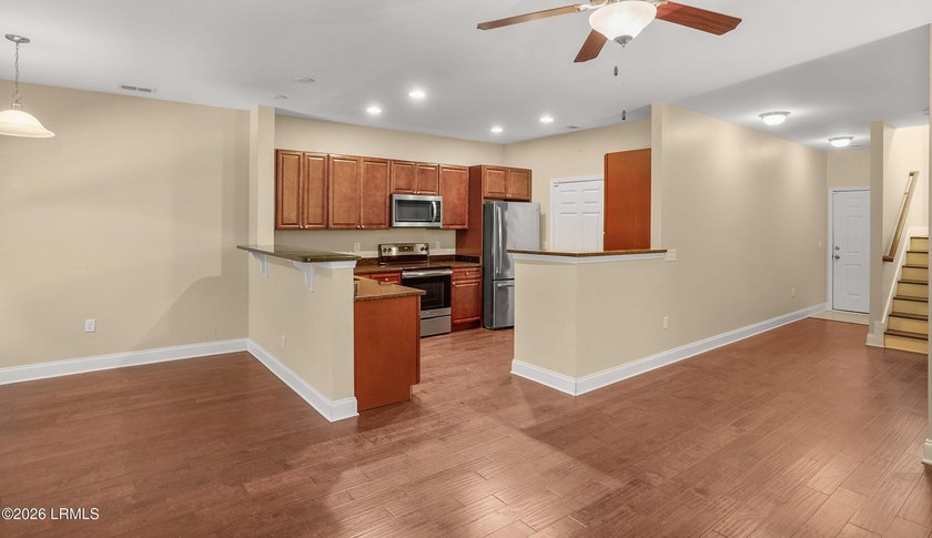 Upgraded 2 Bedroom Townhome with Attached Garage in Azalea - photo 3