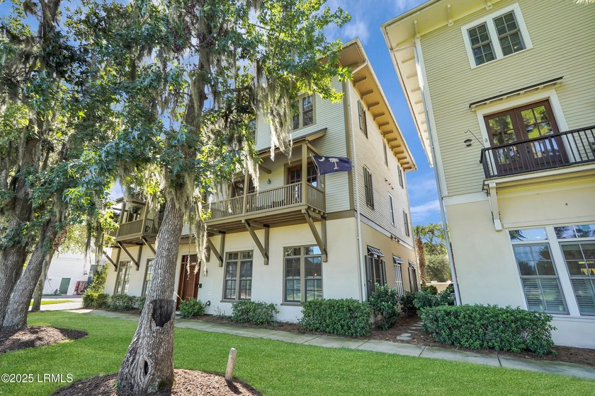 Charming 3-bedroom, 3-bath condo in the heart of Habersham - photo 3