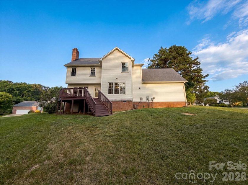 Welcome to 417 Vincent Ct, a residence designed for practical - photo 5