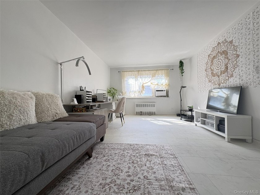 Sun-filled, spacious 1-bedroom co-op on the level above the - photo 2