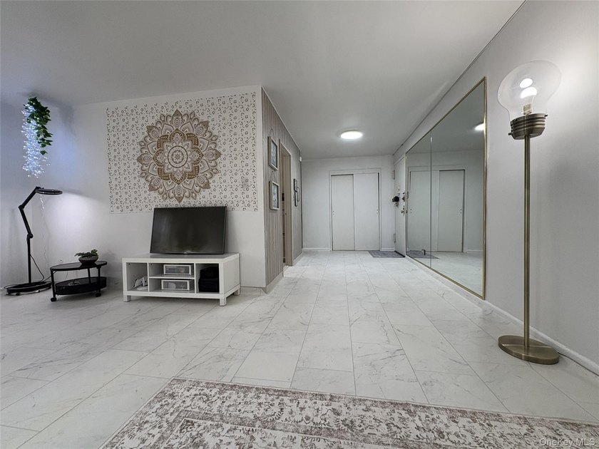 Sun-filled, spacious 1-bedroom co-op on the level above the - photo 3