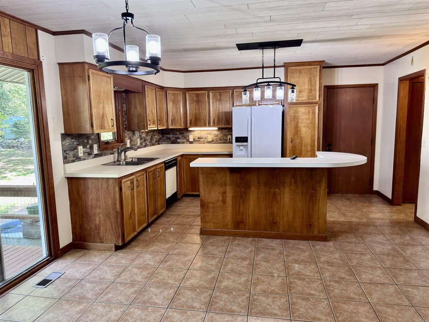 Wonderful 4BR/2BA home in a great neighborhood with a partial - photo 13