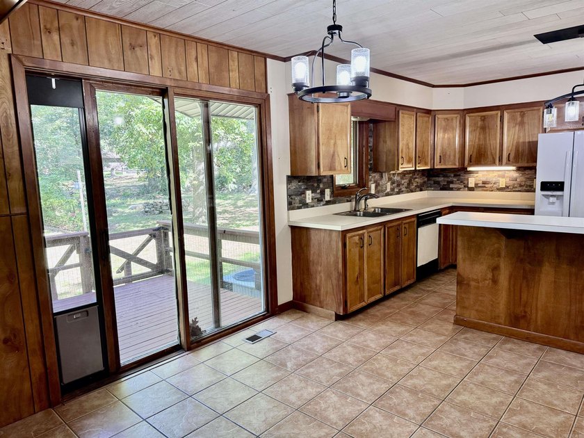 Wonderful 4BR/2BA home in a great neighborhood with a partial - photo 14