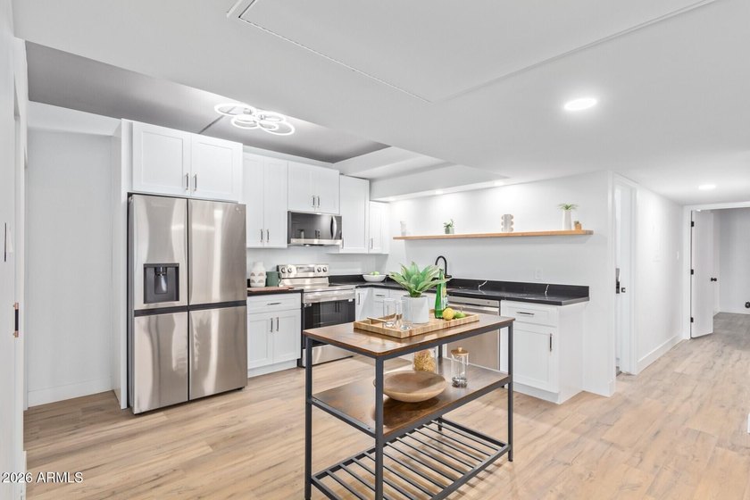 URBAN LIVING FULLY REMODELED. Ready for quick move-in! This - photo 15