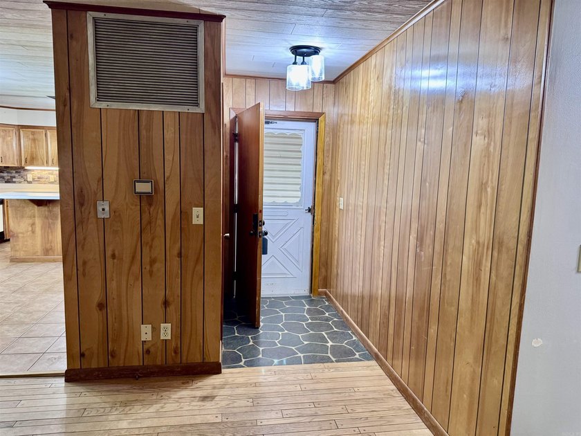 Wonderful 4BR/2BA home in a great neighborhood with a partial - photo 18