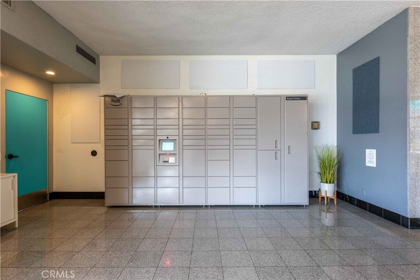 This stylish 1-bedroom, 1-bathroom condo in The Royal Palms is - photo 28