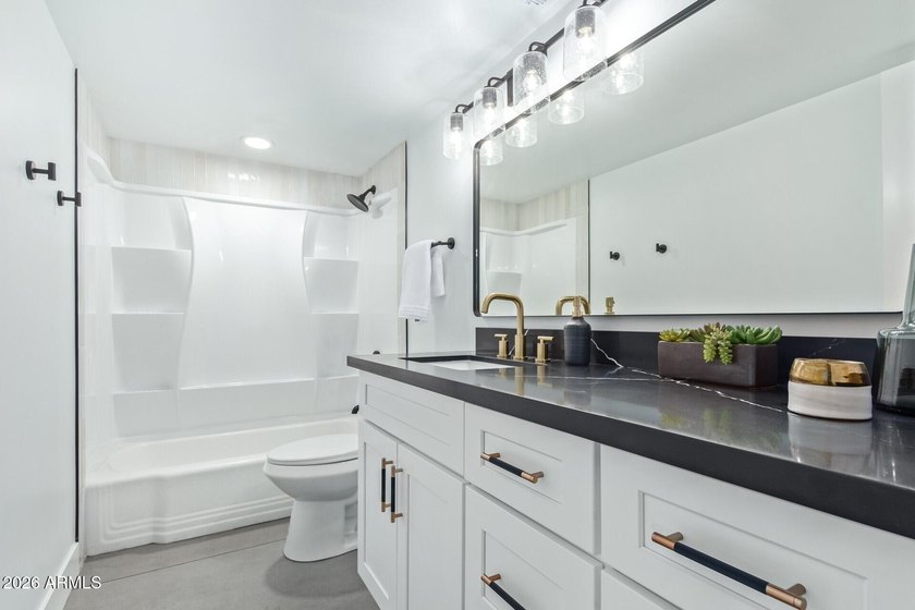 URBAN LIVING FULLY REMODELED. Ready for quick move-in! This - photo 32
