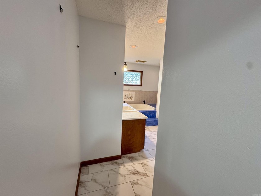 Wonderful 4BR/2BA home in a great neighborhood with a partial - photo 32