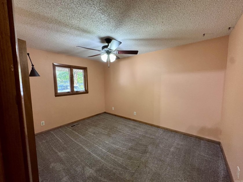 Wonderful 4BR/2BA home in a great neighborhood with a partial - photo 37