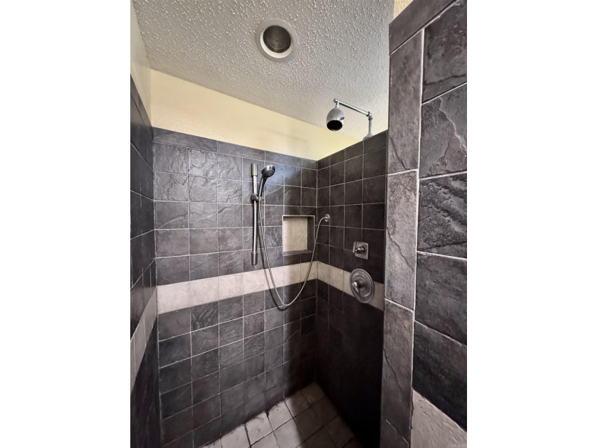 Wonderful 4BR/2BA home in a great neighborhood with a partial - photo 44