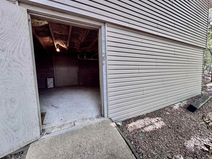 Wonderful 4BR/2BA home in a great neighborhood with a partial - photo 47