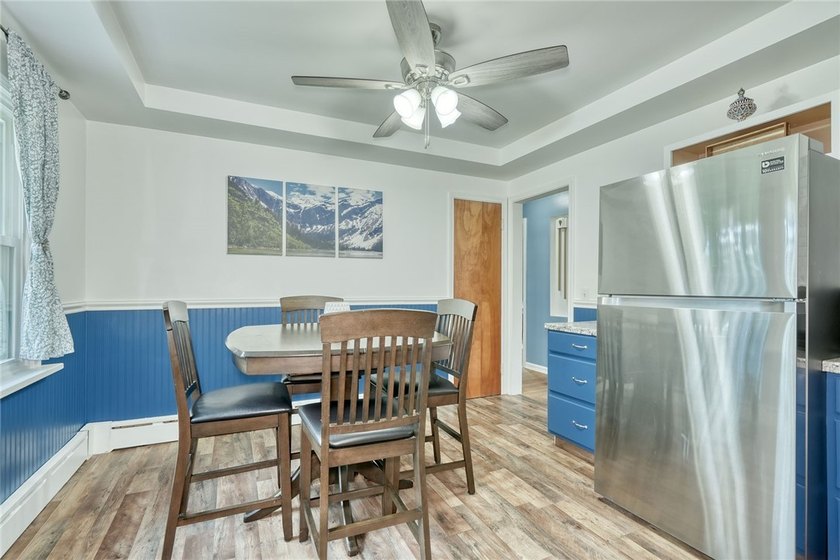 Welcome to 19 Loderdale Drive! This beautifully maintained - photo 9