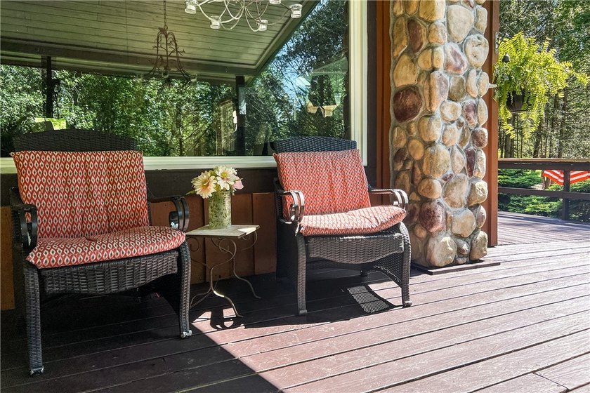 Escape to your own private woodland sanctuary set on 5 acres in - photo 7