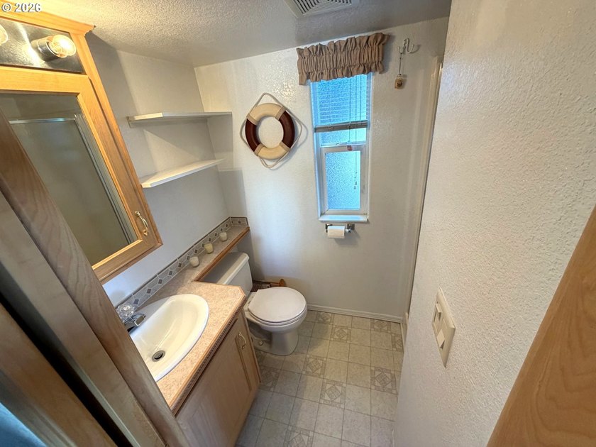 Updated 2004 park model located in the 55+ Chetco RV Park. This - photo 9