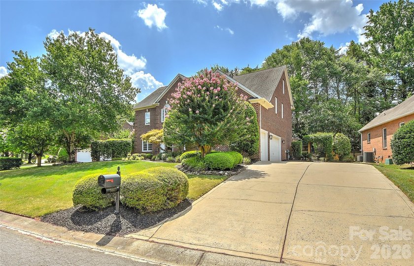 Welcome home to this pristine, one-owner full brick residence - photo 3