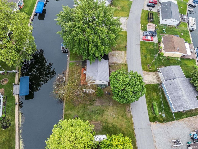 Enjoy waterfront living with this adorable 2-bedroom, 1-bath - photo 22