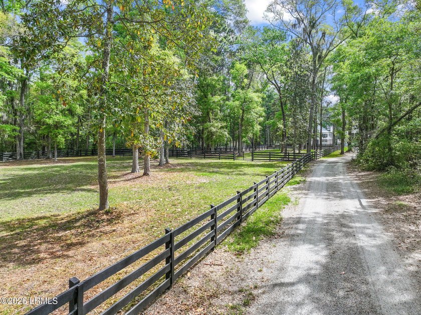 Tucked away along the serene tidal waters of Beaufort, 540 Sams - photo 3