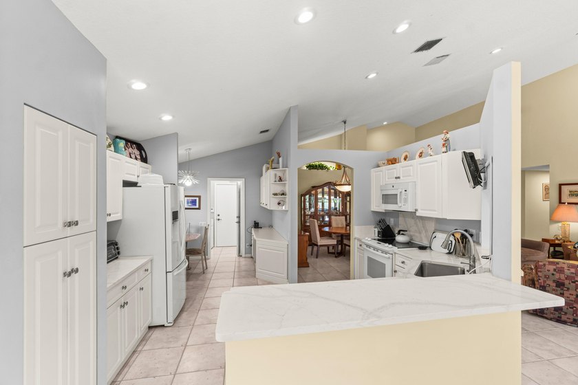 Welcome to easy, elegant living in the highly sought-after 55+ - photo 11