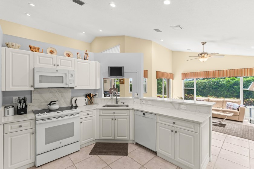 Welcome to easy, elegant living in the highly sought-after 55+ - photo 14