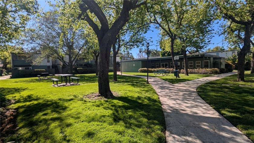 Spacious 3 bedroom ground level condo in central Ventura - photo 15