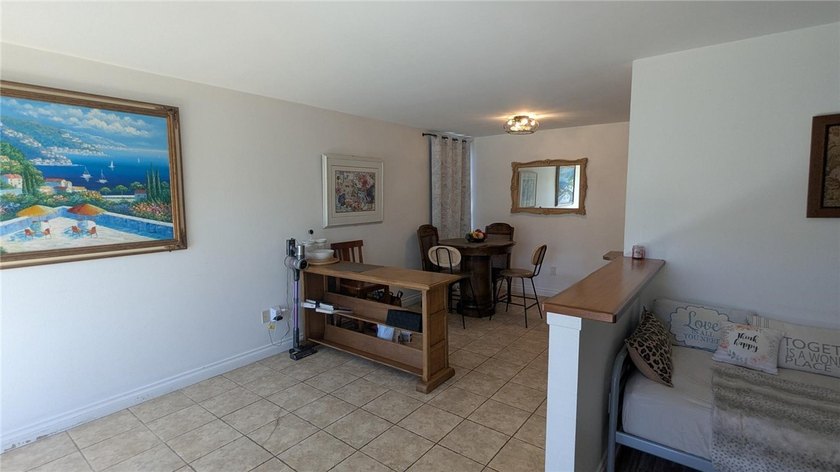 Spacious 3 bedroom ground level condo in central Ventura - photo 21