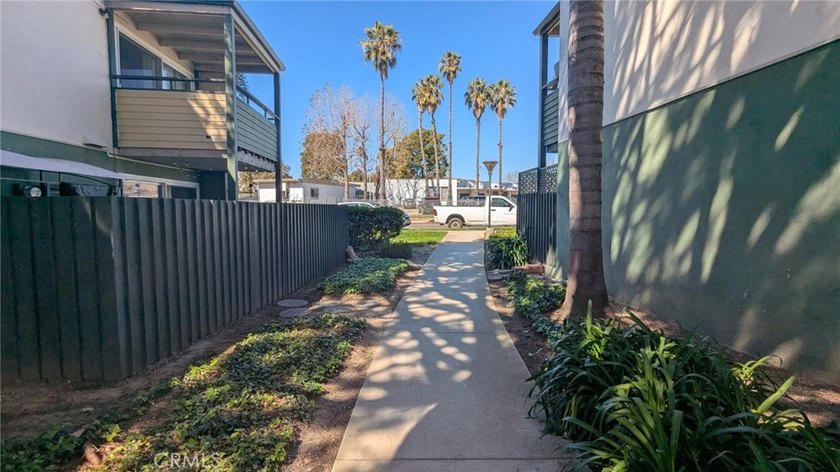 Spacious 3 bedroom ground level condo in central Ventura - photo 33
