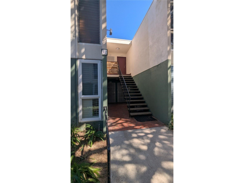 Spacious 3 bedroom ground level condo in central Ventura - photo 36