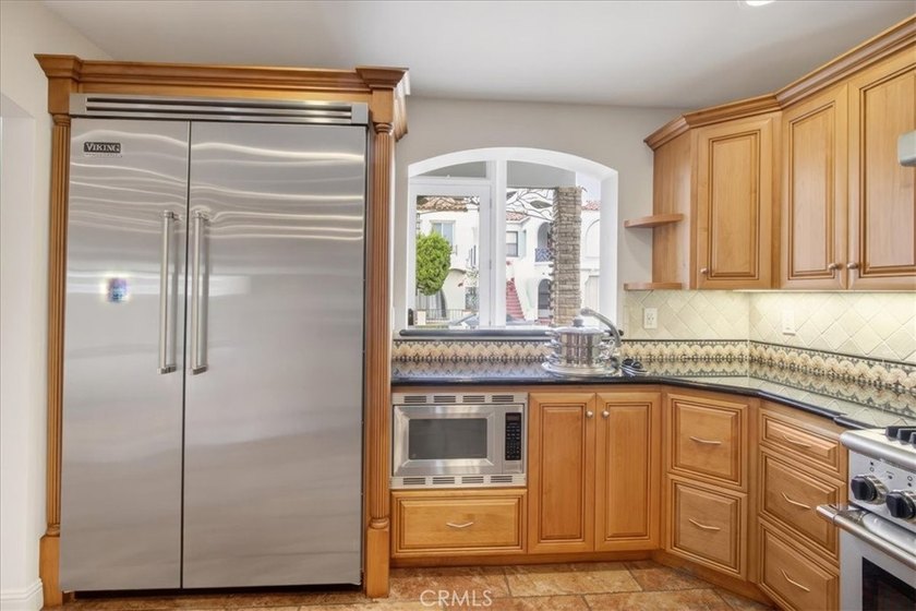 Welcome to this beautifully upgraded Belmont Shore home, where - photo 11