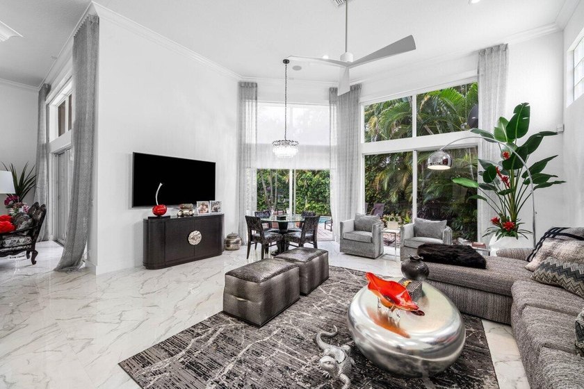 Stunning remodeled 3 BD plus office, 2.5 BA residence in - photo 11