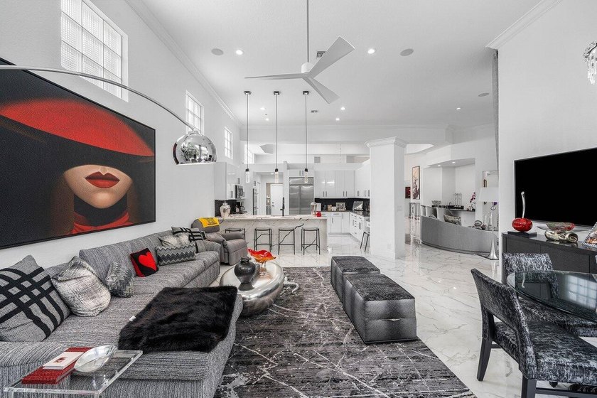 Stunning remodeled 3 BD plus office, 2.5 BA residence in - photo 12