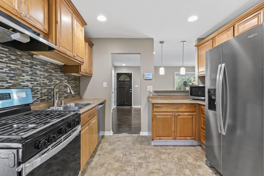 Welcome to this beautifully remodeled Milwaukee ranch! Mature - photo 13
