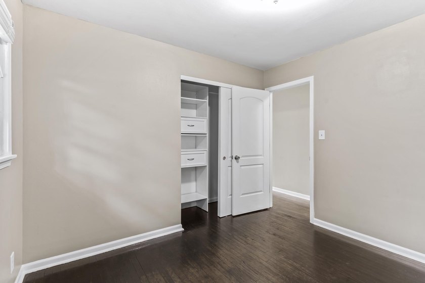 Welcome to this beautifully remodeled Milwaukee ranch! Mature - photo 16