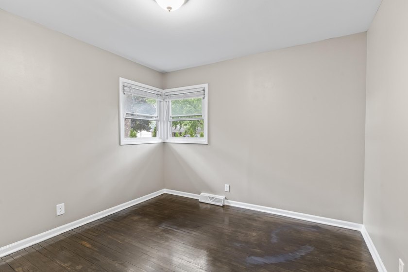 Welcome to this beautifully remodeled Milwaukee ranch! Mature - photo 19