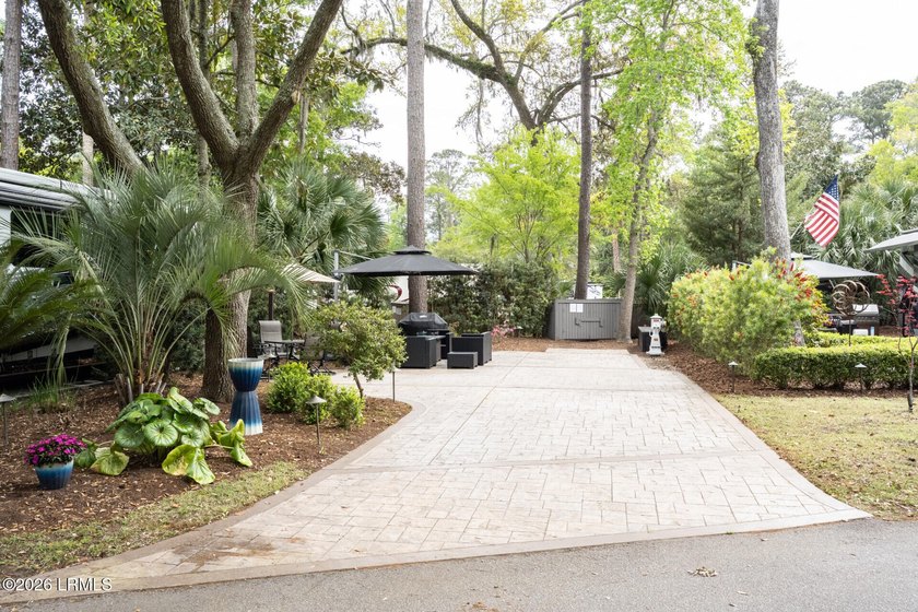 Exceptional opportunity to own a beautifully upgraded - photo 3