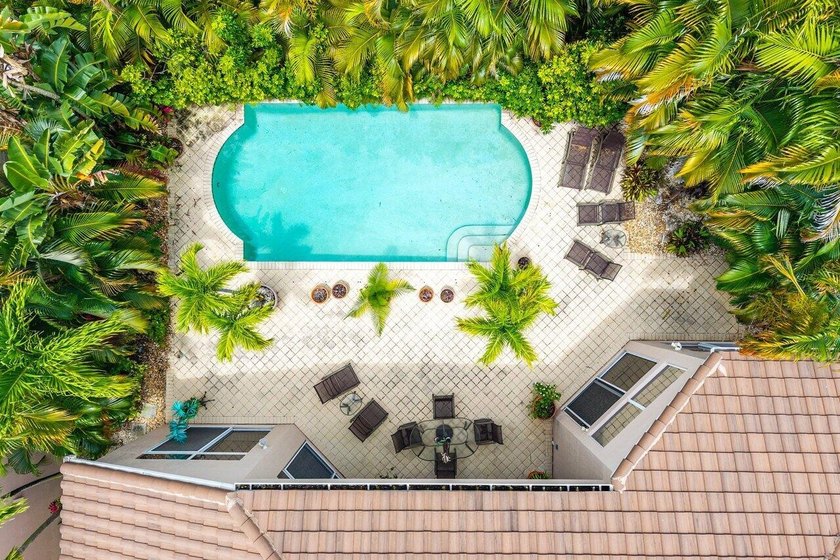 Stunning remodeled 3 BD plus office, 2.5 BA residence in - photo 25