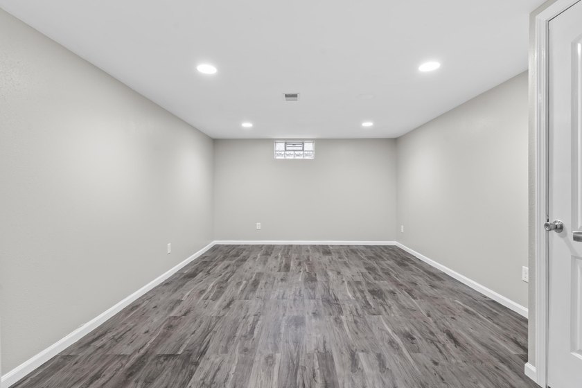 Welcome to this beautifully remodeled Milwaukee ranch! Mature - photo 26