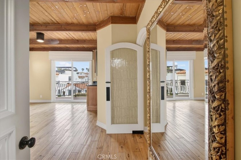 Welcome to this beautifully upgraded Belmont Shore home, where - photo 27
