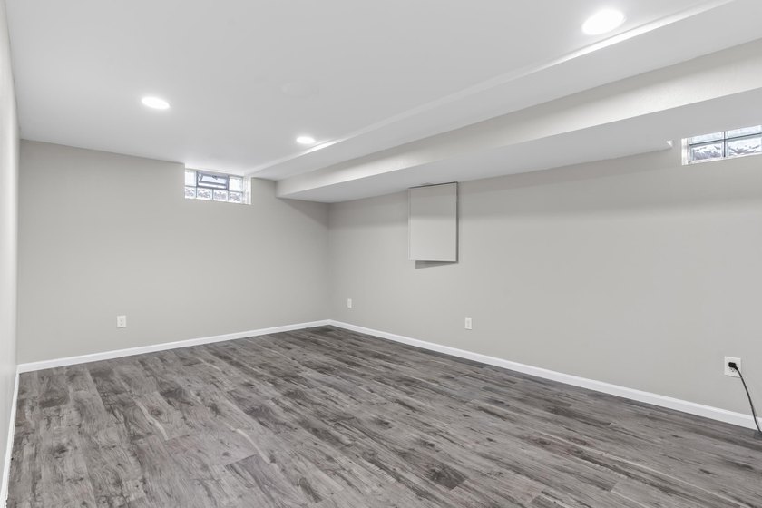 Welcome to this beautifully remodeled Milwaukee ranch! Mature - photo 28