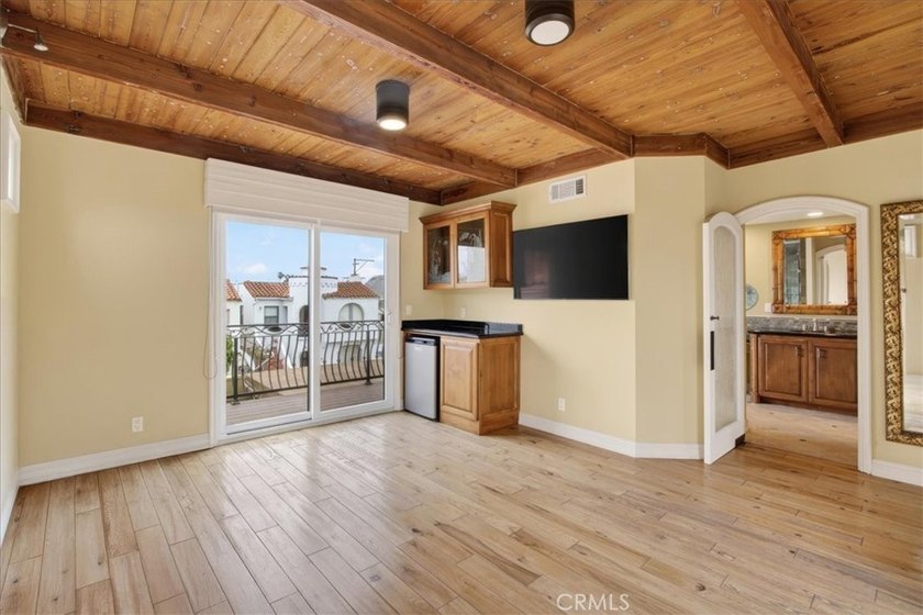 Welcome to this beautifully upgraded Belmont Shore home, where - photo 29